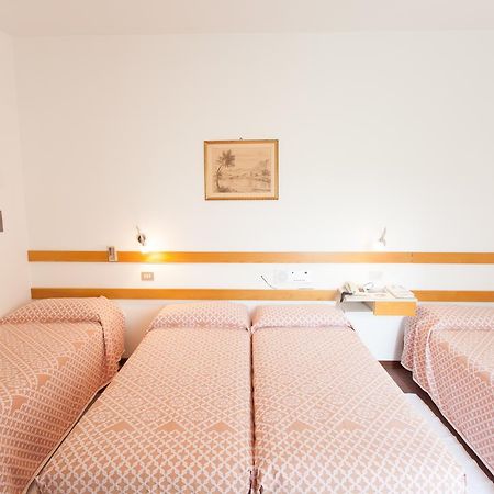 Hotel Rossini Tabiano Terme Екстер'єр фото