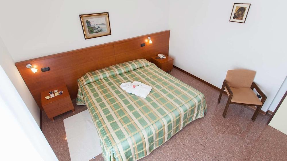Hotel Rossini Tabiano Terme Екстер'єр фото