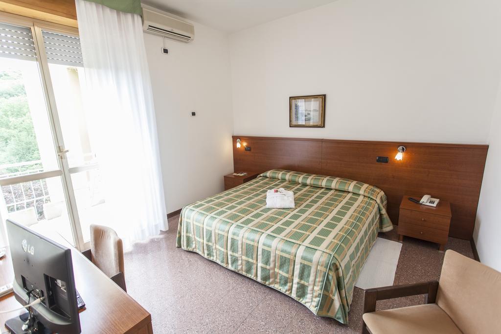 Hotel Rossini Tabiano Terme Екстер'єр фото