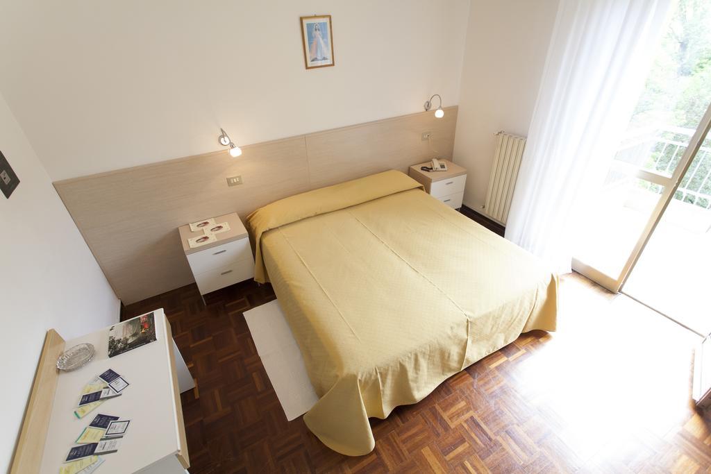 Hotel Rossini Tabiano Terme Екстер'єр фото