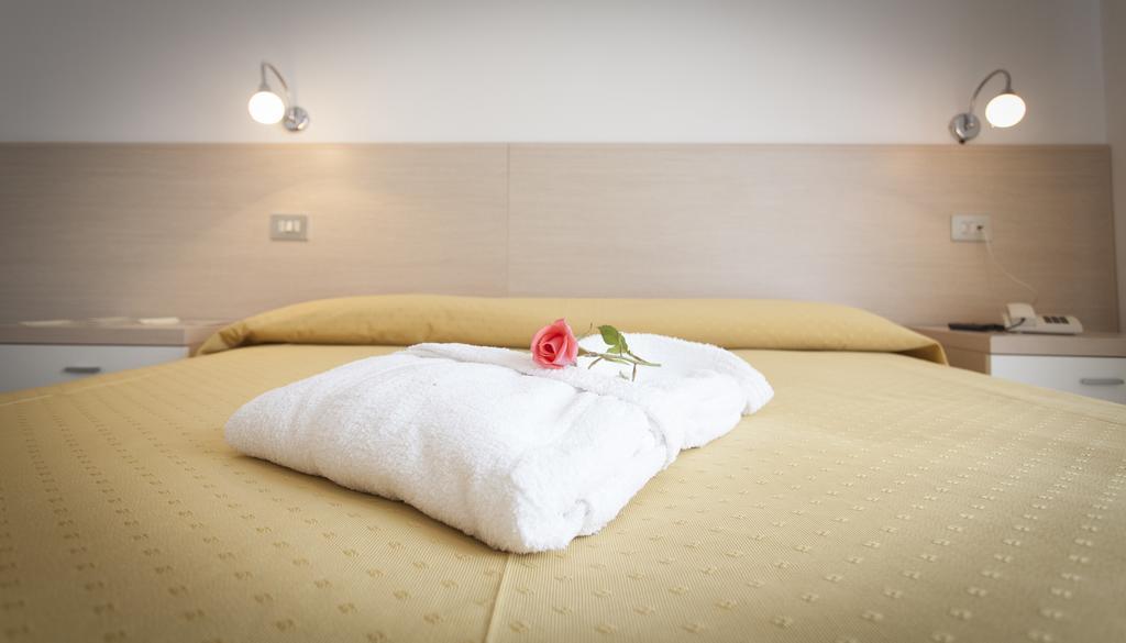 Hotel Rossini Tabiano Terme Екстер'єр фото