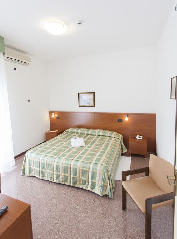 Hotel Rossini Tabiano Terme Екстер'єр фото
