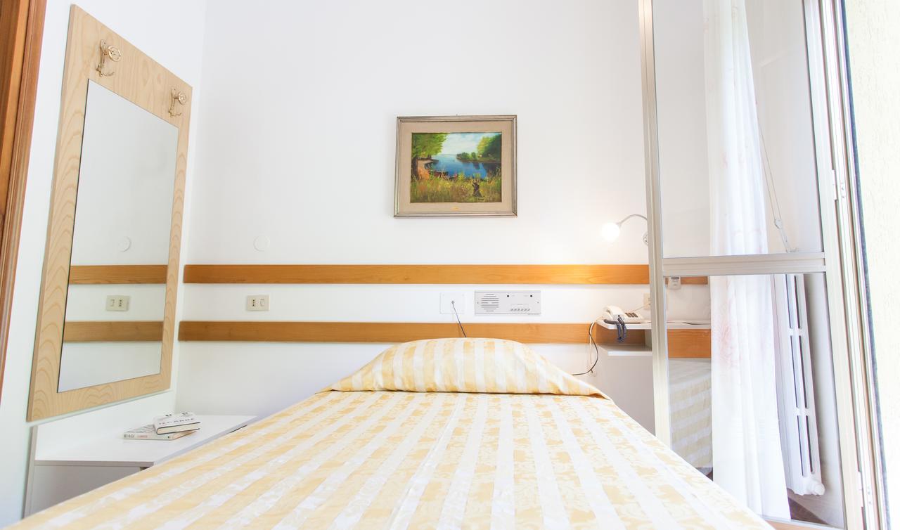 Hotel Rossini Tabiano Terme Екстер'єр фото