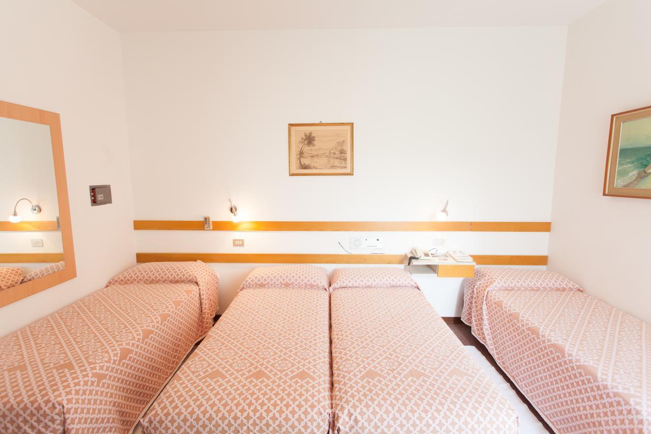 Hotel Rossini Tabiano Terme Екстер'єр фото