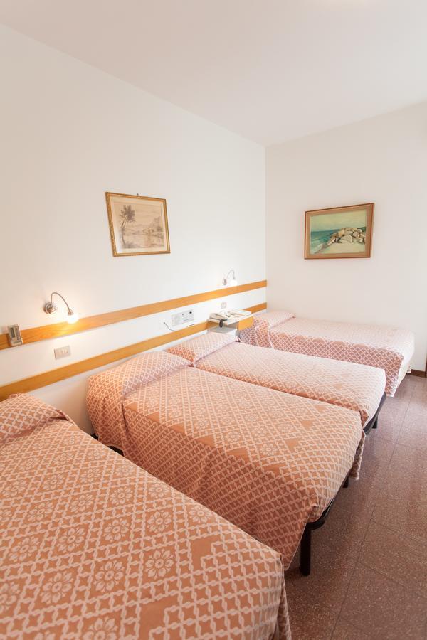 Hotel Rossini Tabiano Terme Екстер'єр фото