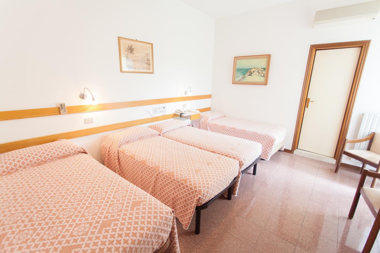 Hotel Rossini Tabiano Terme Екстер'єр фото